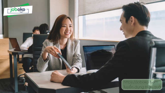 tuyen giam doc nhan su 2