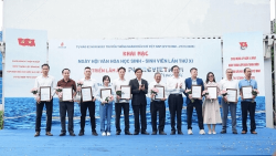 soi-noi-ngay-hoi-van-hoa-hoc-sinh-–-sinh-vien-nam-2023-va-trien-lam-anh-“petrovietnam-trong-toi”