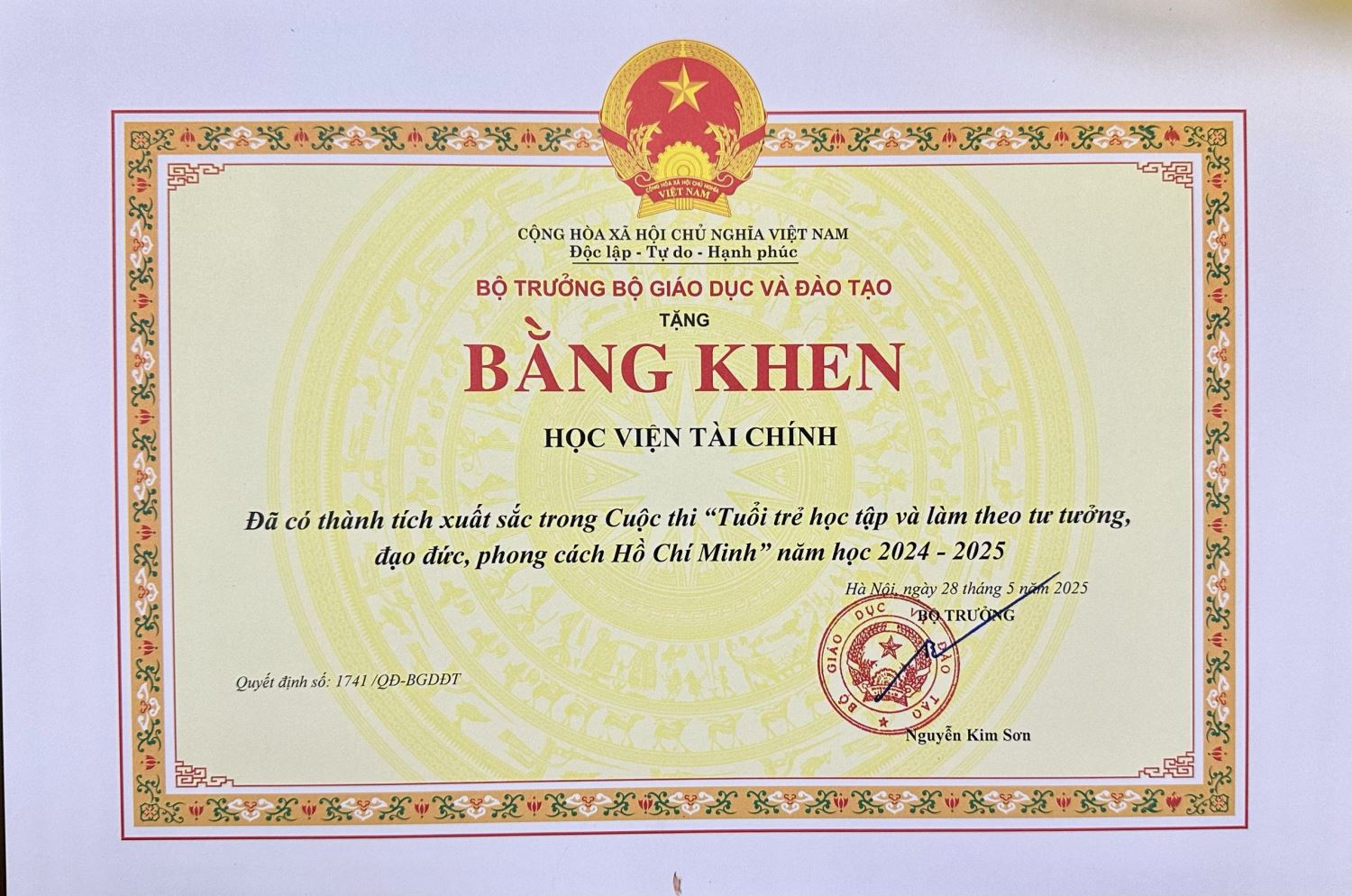Học viện Tài chính vinh dự lần thứ năm nhận Bằng khen của Bộ trưởng Bộ Giáo dục và đào tạo về thành tích xuất sắc trong triển khai cuộc thi