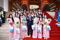 sinh-vien-hoc-vien-phu-nu-viet-nam-tham-gia-chuong-trinh-gap-mat-thu-tuong-chinh