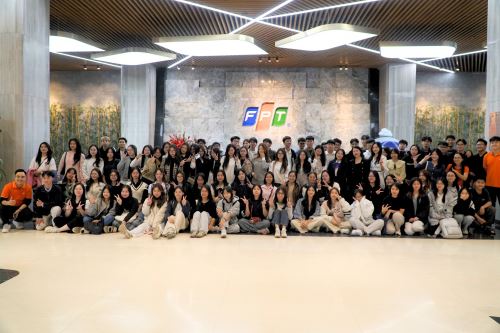 hon-120-sinh-vien-khoa-quan-tri-nhan-luc-do-bo-fpt-tower-hr-tour-fpt-telecom
