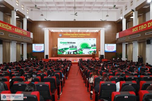 mot-buoi-sang-day-nhiet-huyet-chuyen-doi-xanh-cung-green-voices-tai-truong-dai-h