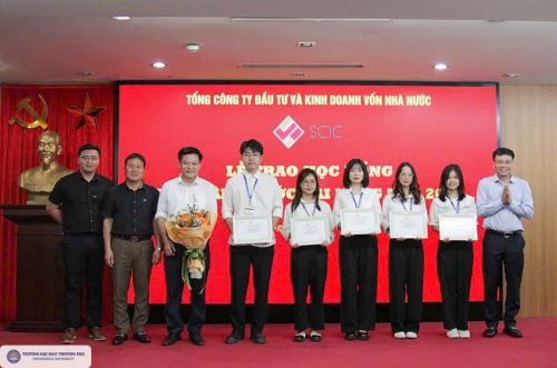 chuc-mung-05-sinh-vien-xuat-sac-truong-dai-hoc-thuong-mai-nhan-hoc-bong-scic-n
